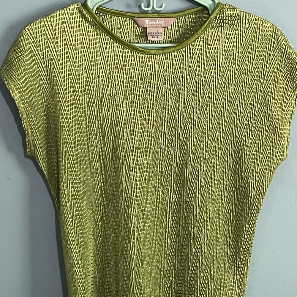 SELLING TANJAY BLOUSE SIZE S/P COLOR GREEN SLEEVELESS CONDITION:GOOD